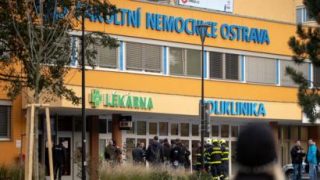 Un poliziotto ha ucciso sei persone in una sala d’aspetto dell’ospedale