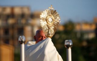 Papa Francesco: ricevi la comunione ogni volta come se fosse la prima volta