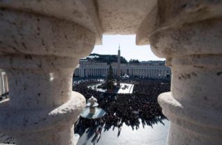 Viene chiesto al Papa di sospendere l’Angelus a causa del coronavirus