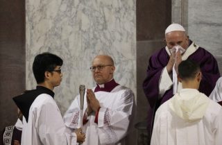 Il papa annulla la visita con i sacerdoti di Roma per “lieve” malattia