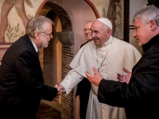 Papa Francesco trasforma un palazzo vaticano in “palazzo dei poveri” per i senzatetto