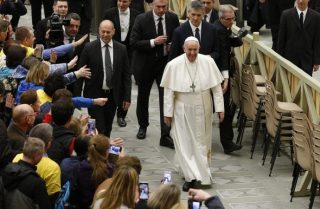 Un nuovo sondaggio mostra che i cattolici hanno un’opinione più favorevole sulla Chiesa rispetto allo scorso anno