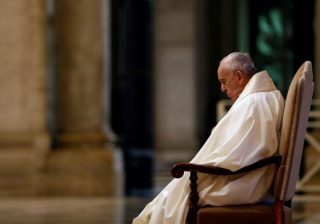 “COVID-19 non conosce confini”: Papa Francesco chiede il cessate il fuoco globale