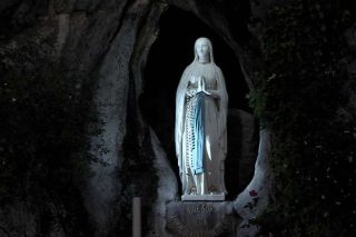 I cattolici francesi iniziano la novena quando Lourdes chiude per la prima volta nella storia