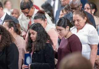 Delusi ma pieni di speranza, migliaia non sono riusciti a unirsi alla Chiesa questa Pasqua