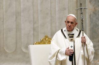 Inaugurando la Pasqua, il Papa afferma che il sabato santo significa speranza nella nostra “ora più buia”