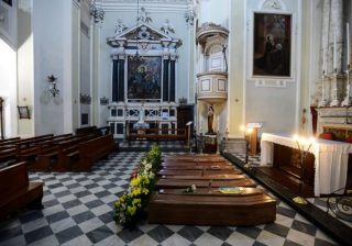 Vescovo di Bergamo: nel coronavirus, le chiese come case  mortuarie un ‘atto di tenerezza’