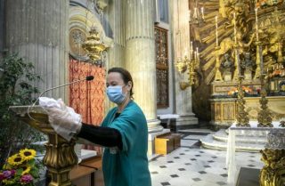 Coronavirus: Il Vaticano distribuisce note sulla pulizia, proteggendo gli oggetti della chiesa