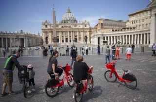 Il Papa chiede la solidarietà dell’UE per affrontare il virus