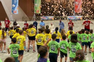 Papa Francesco fa una visita a sorpresa al campo sportivo del Vaticano