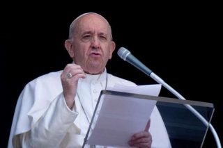 Papa Francesco supplica i cattolici di non spettegolare