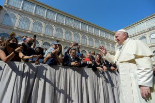 Papa Francesco prega per il ‘testimone della carità’, sacerdote cattolico ucciso in Italia