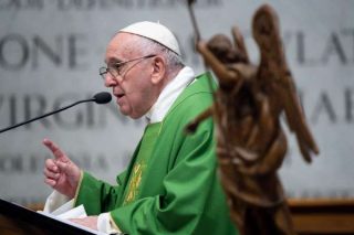 Papa Francesco chiede ordine di continuare a diffondere la devozione a San Michele Arcangelo