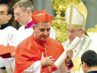 Dossier al Vaticano: il cardinale Becciu ha segretamente incanalato denaro in Australia