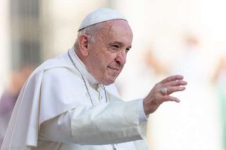 Papa Francesco si lamenta che tonnellate di cibo vengono buttate via mentre le persone muoiono di fame