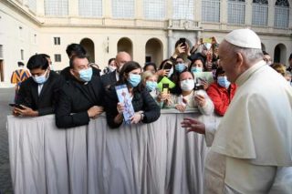 Lo Stato della Città del Vaticano rende obbligatorie le maschere all’aperto