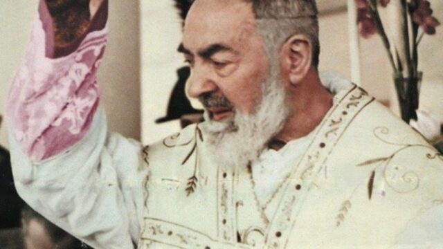 Vent’anni fa santo: Padre Pio modello di fede e carità (Video preghiera a Padre Pio nei momenti difficili)